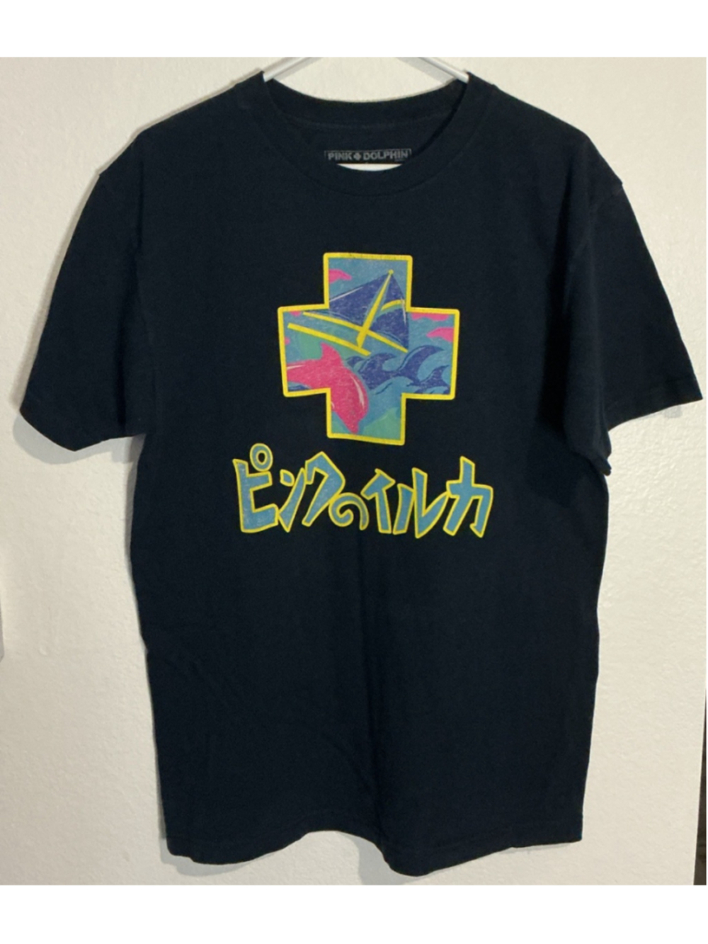 Pink Dolphin Graphic T Shirt.size L.
